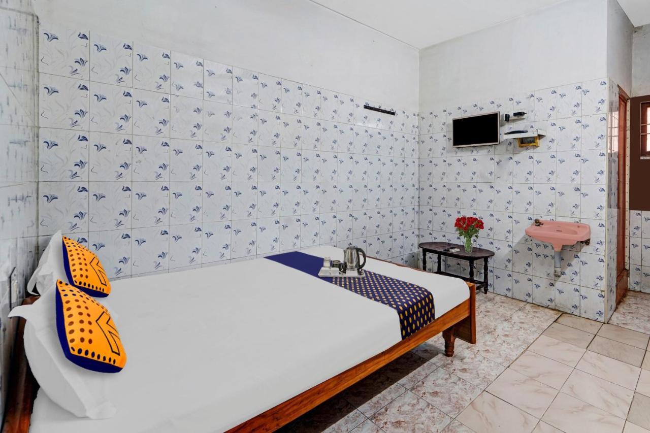Spot On New Golden Star Guest House Near Thirumangalam Metro Station Chennai Exteriör bild